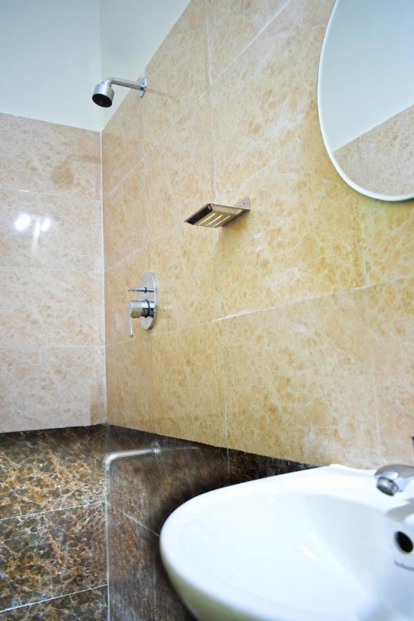 B R Inn Бангалор Екстериор снимка